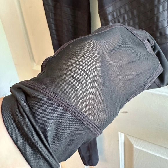 ATHLETA XXS Black Hi-Rise Leggings Mesh Detailed Ankles and Patterned Thigh - Picture 3 of 9